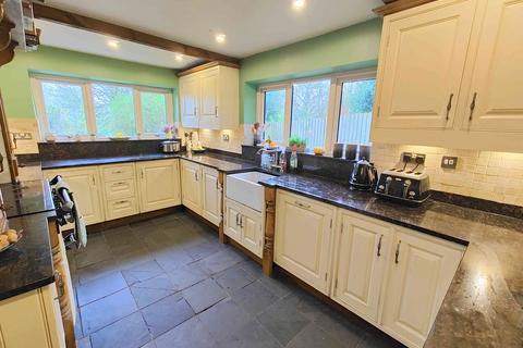 4 bedroom cottage for sale, Hough, Halifax HX3