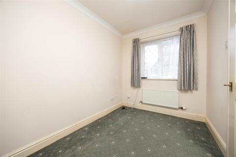 52 Marina Drive, Staverton, Trowbridge, BA14 8UR
