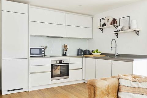 2 bedroom flat for sale, Copenhagen Street, London N1