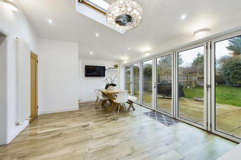 1 Avon Mead, Chippenham, SN15 3PP