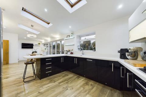1 Avon Mead, Chippenham, SN15 3PP