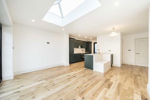 2 bedroom flat for sale, Lausanne Road, London SE15