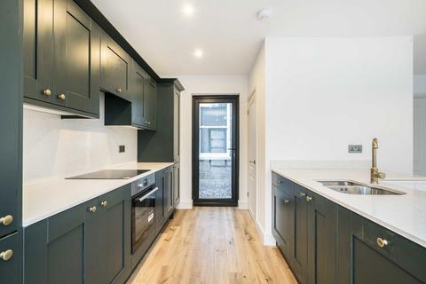 2 bedroom flat for sale, Lausanne Road, London SE15