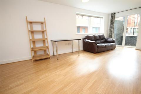 2 bedroom flat to rent, Walnut Tree Close, Guildford