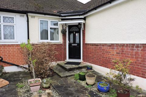 18 Moorfield Road, Chessington, KT9 1AU