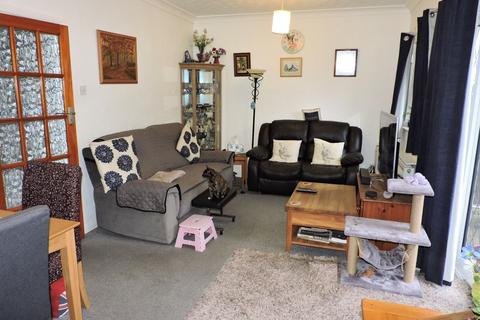 18 Moorfield Road, Chessington, KT9 1AU