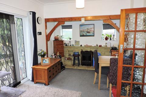 18 Moorfield Road, Chessington, KT9 1AU