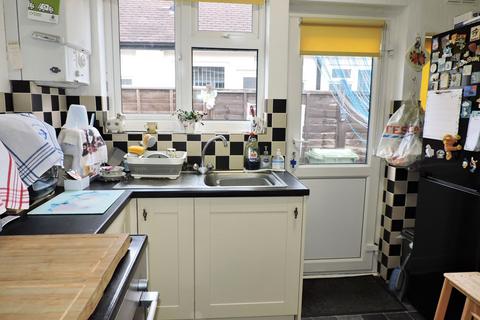 18 Moorfield Road, Chessington, KT9 1AU
