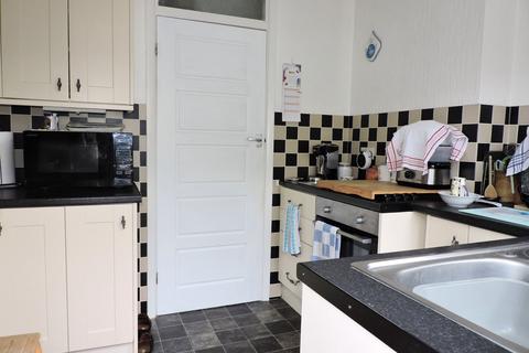 18 Moorfield Road, Chessington, KT9 1AU