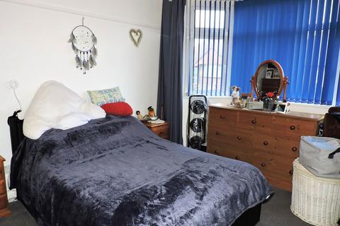 18 Moorfield Road, Chessington, KT9 1AU