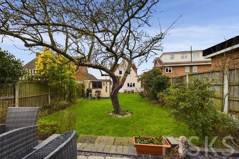 4 bedroom detached house for sale, Fleet Road, Benfleet, SS7