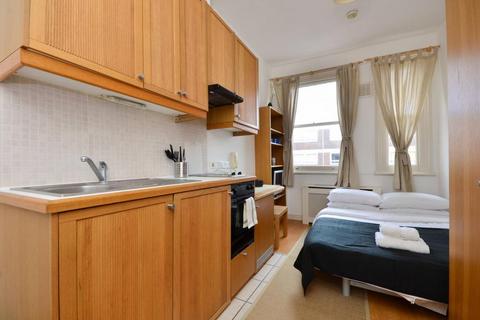 Studio to rent, Fairholme Road, West Kensington, London, W14