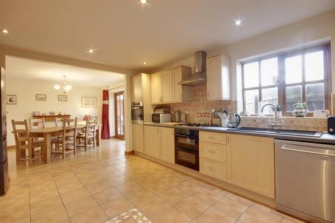 4 bedroom terraced house for sale, Castle Farm Court, South Cave