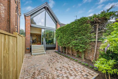 4 bedroom detached house for sale, Shurdington Road, Cheltenham GL53