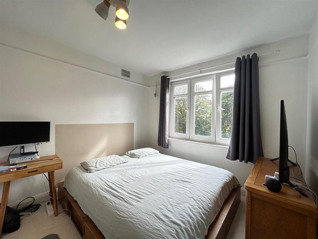 Master bedroom 2.jpg