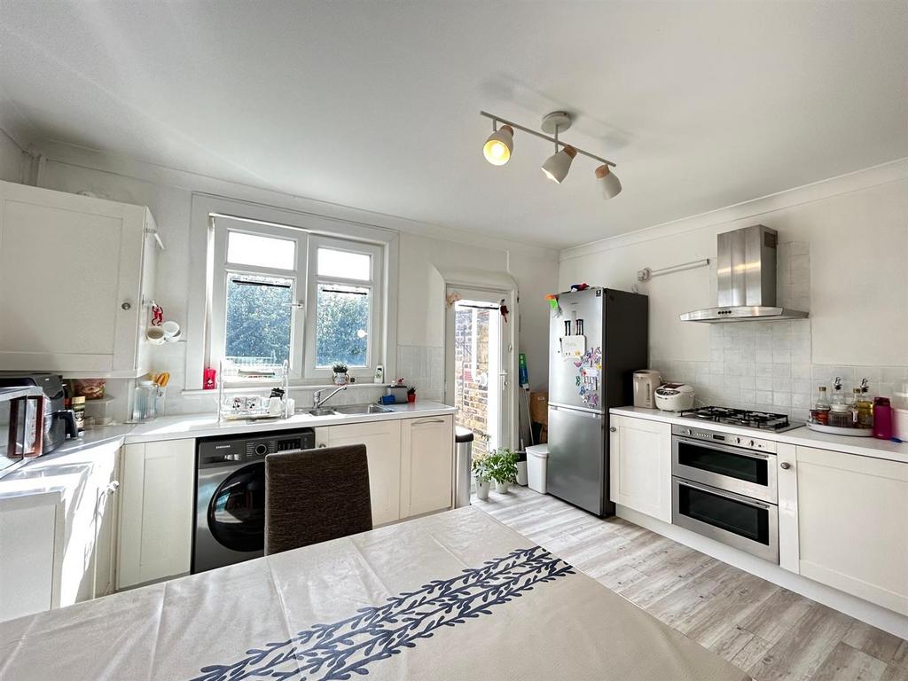 Kitchen 3.jpg