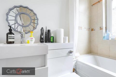 Flat 5, 42 Grosvenor Road, London, W4 4EG