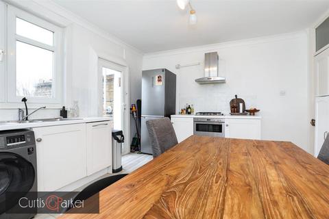 Flat 5, 42 Grosvenor Road, London, W4 4EG
