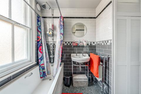 16b Bath Road, Worthing, BN11 3NU