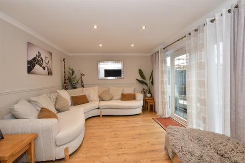 3 bedroom terraced house for sale, Barrie Pavement, Wickford, Essex