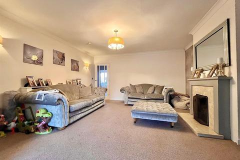 3 bedroom bungalow for sale, Glenmore Avenue, Caister-On-Sea