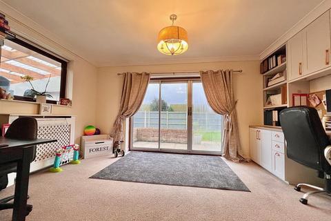 3 bedroom bungalow for sale, Glenmore Avenue, Caister-On-Sea