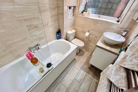3 bedroom bungalow for sale, Glenmore Avenue, Caister-On-Sea