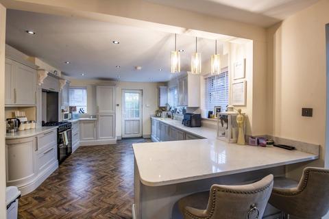 4 bedroom detached house for sale, Mayo Close, Leeds LS8