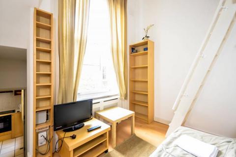 Studio to rent, Fairholme Road, West Kensington, London, W14