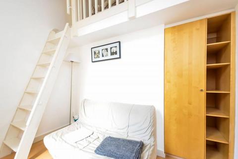 Studio to rent, Fairholme Road, West Kensington, London, W14