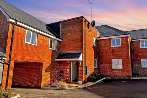 2 bedroom flat for sale, Nursery Rise, Thakeham, West Sussex