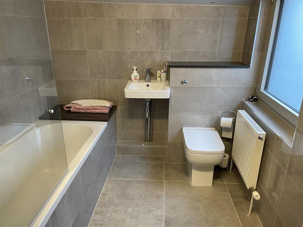 En Suite Bathroom