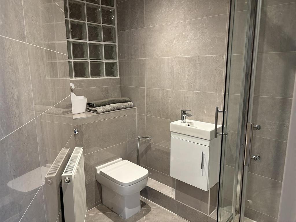 En Suite Shower Room