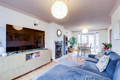 3 bedroom end of terrace house for sale, Bradley Walk, Clifton NG11