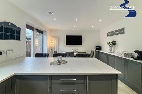 114 Glendale, Swanley, BR8 8TP