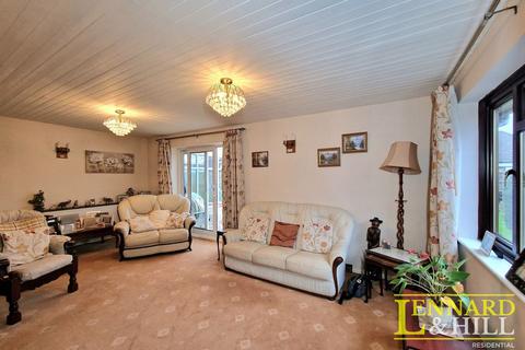 3 bedroom chalet for sale, Grosvenor Road, Orsett RM16