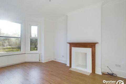 2 bedroom flat to rent, Tewkesbury Terrace, London, N11