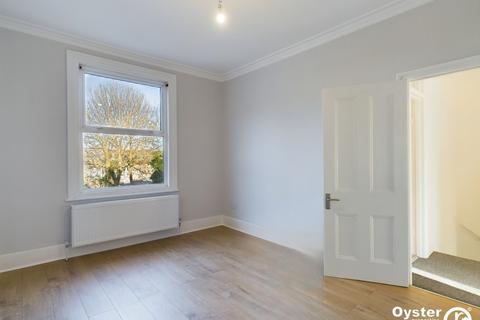 2 bedroom flat to rent, Tewkesbury Terrace, London, N11