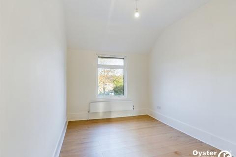 2 bedroom flat to rent, Tewkesbury Terrace, London, N11