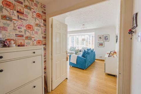 1 bedroom flat to rent, Linwood Close, Denmark Hill, London, SE5