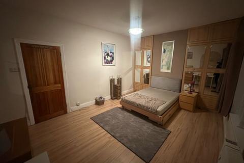 6 bedroom terraced house to rent, Hugh Road, Birmingham B10