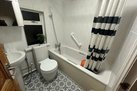 6 bedroom terraced house to rent, Hugh Road, Birmingham B10