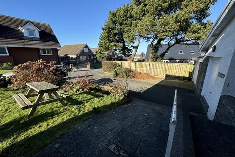 4 bedroom detached bungalow for sale, Cliff Drive, Borth