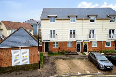 4 bedroom end of terrace house for sale, Hambrook Road, Snodland