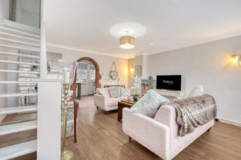 4 bedroom townhouse for sale, River Road, Brentwood