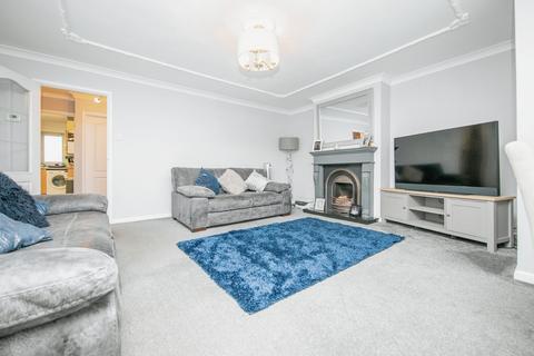 2 bedroom flat for sale, Queens Court, Kings Parade, Clacton-on-Sea, Essex