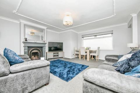 2 bedroom flat for sale, Queens Court, Kings Parade, Clacton-on-Sea, Essex