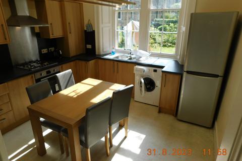 3 bedroom flat to rent, 20, Lutton Place, Edinburgh, EH8 9PE