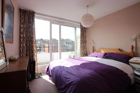 1 bedroom flat for sale, Eastgate Gardens, Surrey GU1