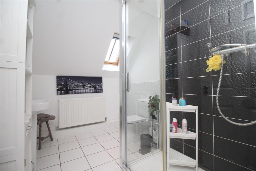 Ensuite 2 .JPG